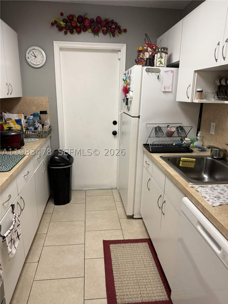 2 bedroom StockCooperative at 7845 Miller Dr A204, Lakewood Villas Condo, Miami — photo 4