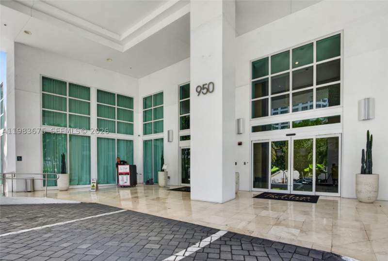 1 bedroom Condominium at 950 Brickell Bay Dr 4100, The Plaza 851 Brickell Co, Miami — photo 3