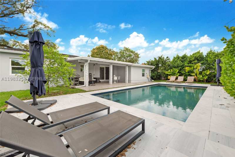 3 bedroom SingleFamilyResidence at 7235 SW 39th St, Central Miami Part 6, Miami — photo 1