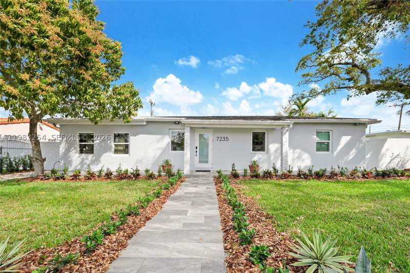 3 bedroom SingleFamilyResidence at 7235 SW 39th St, Central Miami Part 6, Miami — photo 2
