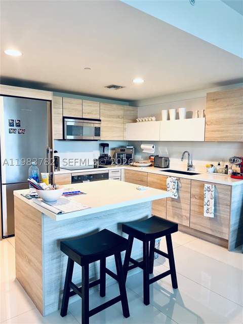 16385 Biscayne Blvd 303, Sunny Isles Beach FL - photo 8 of 48