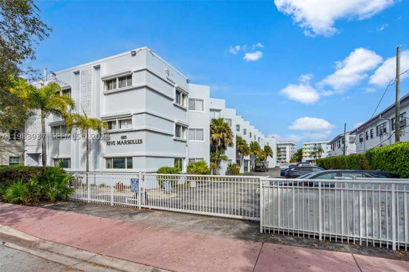 1 bedroom Condominium at 1185 Marseille Drive 202, Rive Marseilles Condo, Miami Beach — photo 1
