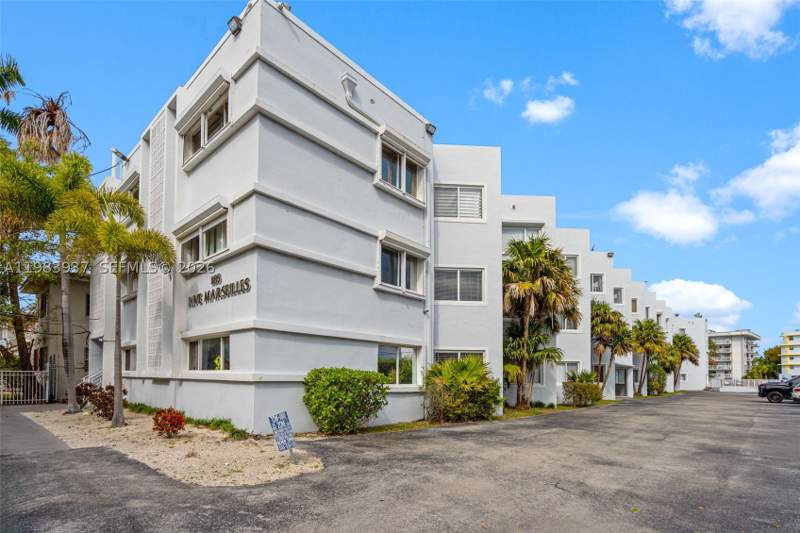 1 bedroom Condominium at 1185 Marseille Drive 202, Rive Marseilles Condo, Miami Beach — photo 2