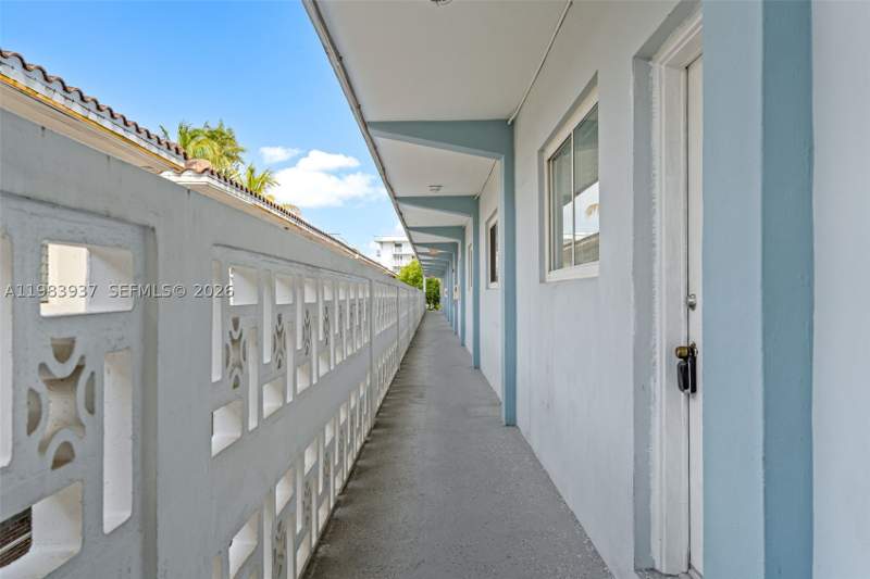 1 bedroom Condominium at 1185 Marseille Drive 202, Rive Marseilles Condo, Miami Beach — photo 3