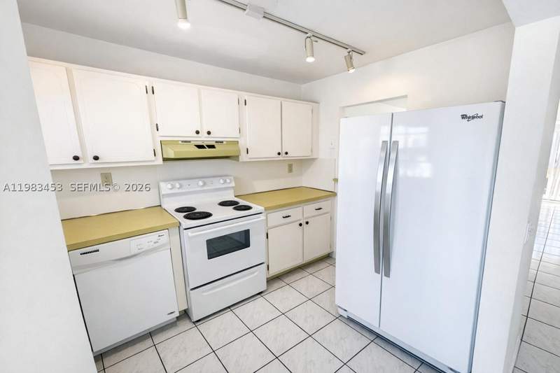2 bedroom Condominium at 1630 W 46th St 514B, Silver Spring Tower Condo, Hialeah — photo 5