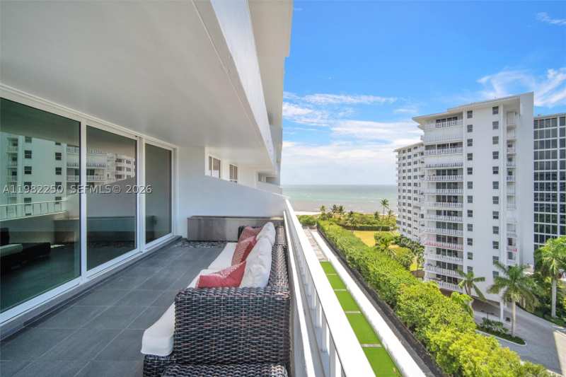 2 bedroom Condominium at 199 Ocean Lane Dr 1009, Commodore Club South Cond, Key Biscayne — photo 1