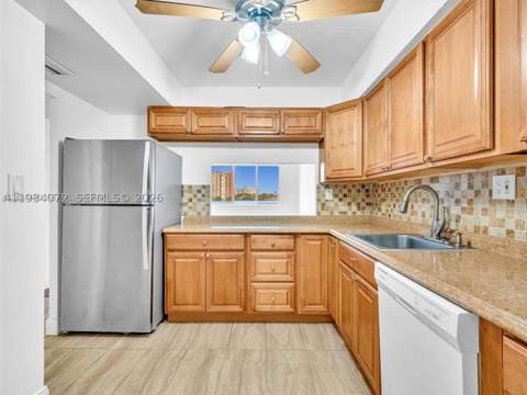 1170 NE 191st St 24, Miami FL - photo 6 of 30