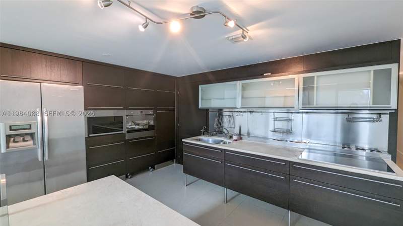 2 bedroom Condominium at 6000 Collins Ave 111, Terra Beachside Condo, Miami Beach — photo 2