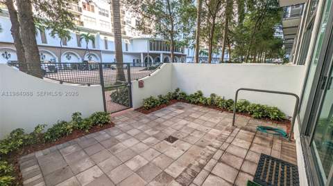 6000 Collins Ave 111, Miami Beach FL - photo 8 of 29