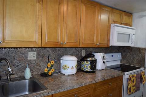 1335 W 68th St 106, Hialeah FL - photo 8 of 8