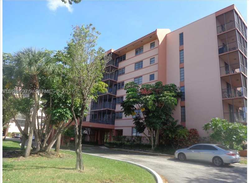 1 bedroom Condominium at 20850 San Simeon Way 107-5, Lakeview Of The Calf Club, Miami — photo 1