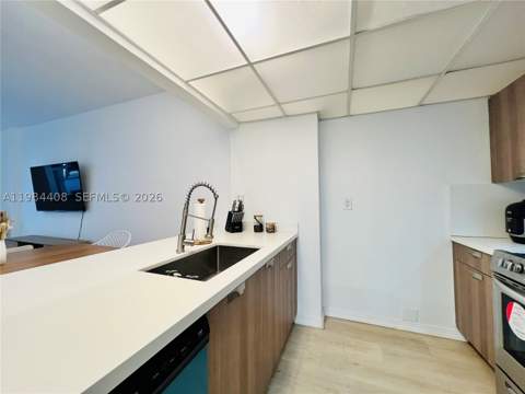 540 Brickell Key Dr 202, Miami FL - photo 11 of 31