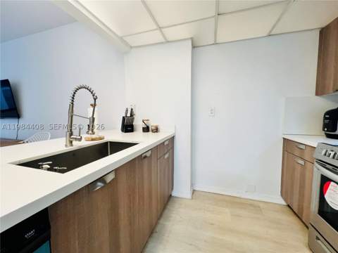 540 Brickell Key Dr 202, Miami FL - photo 12 of 31