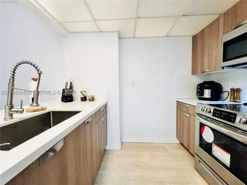 540 Brickell Key Dr 202, Miami FL - photo 13 of 31