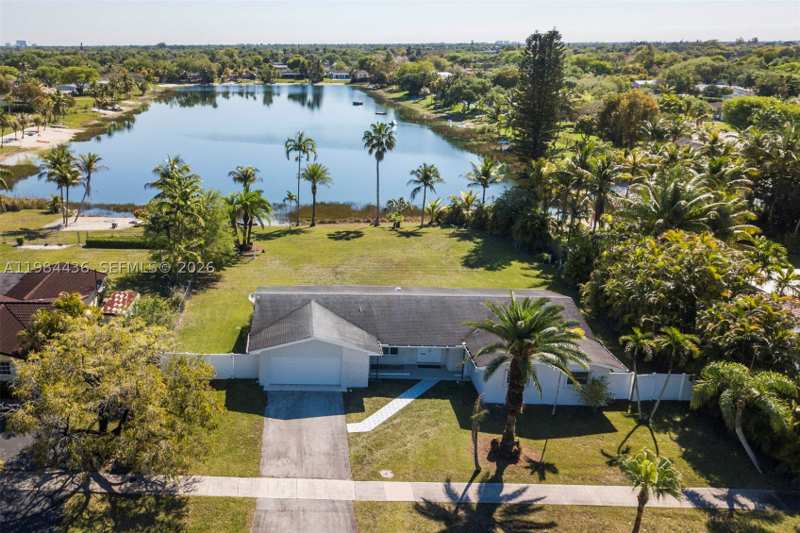 4 bedroom SingleFamilyResidence at 11807 SW 112th Ave, Oakland Acres, Miami — photo 1