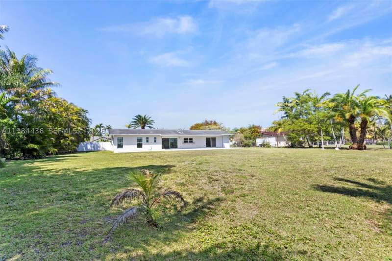 4 bedroom SingleFamilyResidence at 11807 SW 112th Ave, Oakland Acres, Miami — photo 5