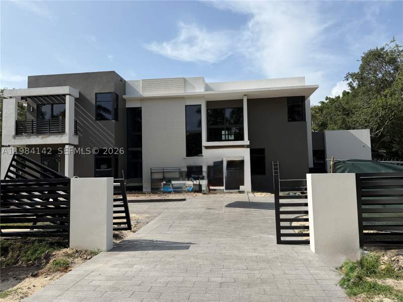 7 bedroom SingleFamilyResidence at 6800 SW 106th St, Helms Country Estates Re-, Pinecrest — photo 3
