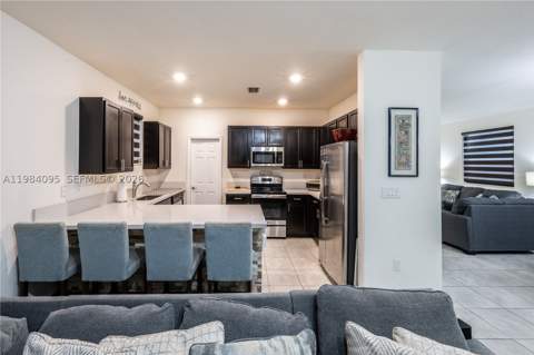 141 NE 24th Ave, Homestead FL - photo 10 of 38