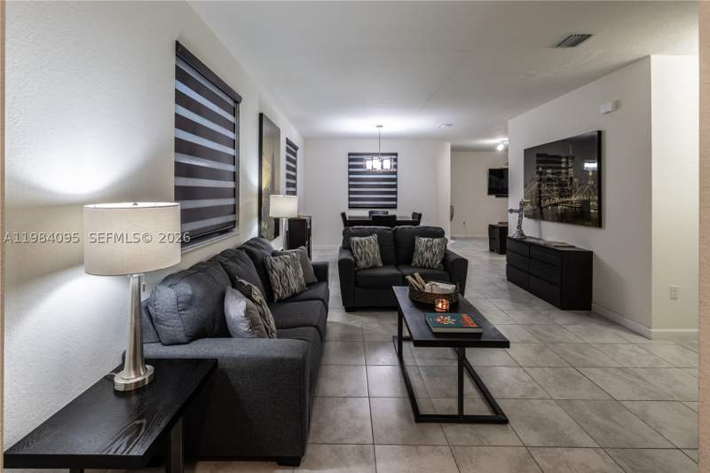 5 bedroom SingleFamilyResidence at 141 NE 24th Ave, Barbados At Oasis, Homestead — photo 3