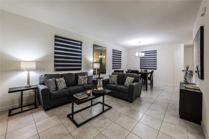 5 bedroom SingleFamilyResidence at 141 NE 24th Ave, Barbados At Oasis, Homestead — photo 4