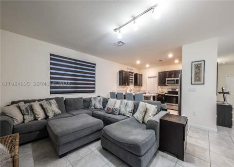 141 NE 24th Ave, Homestead FL - photo 8 of 38