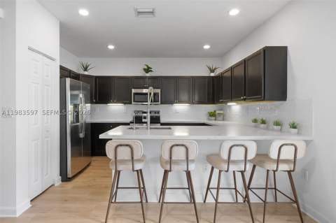 9380 W 33rd Ln, Hialeah FL - photo 6 of 46