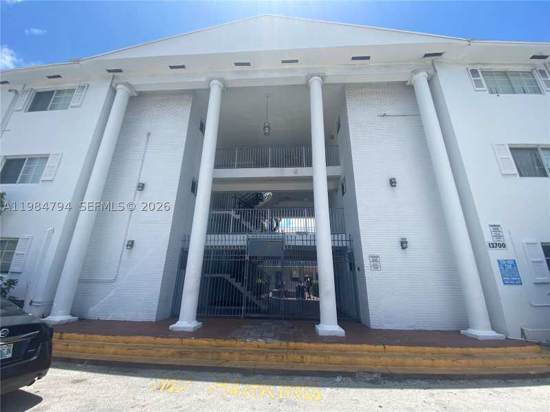 1 bedroom Condominium at 13700 NE 6th Ave 305, The White House Condo, North Miami — photo 1