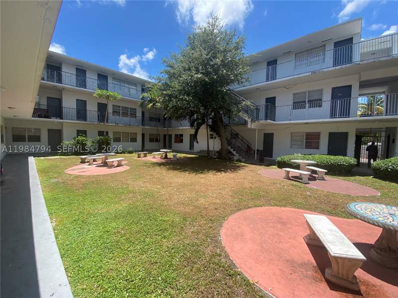 1 bedroom Condominium at 13700 NE 6th Ave 305, The White House Condo, North Miami — photo 2