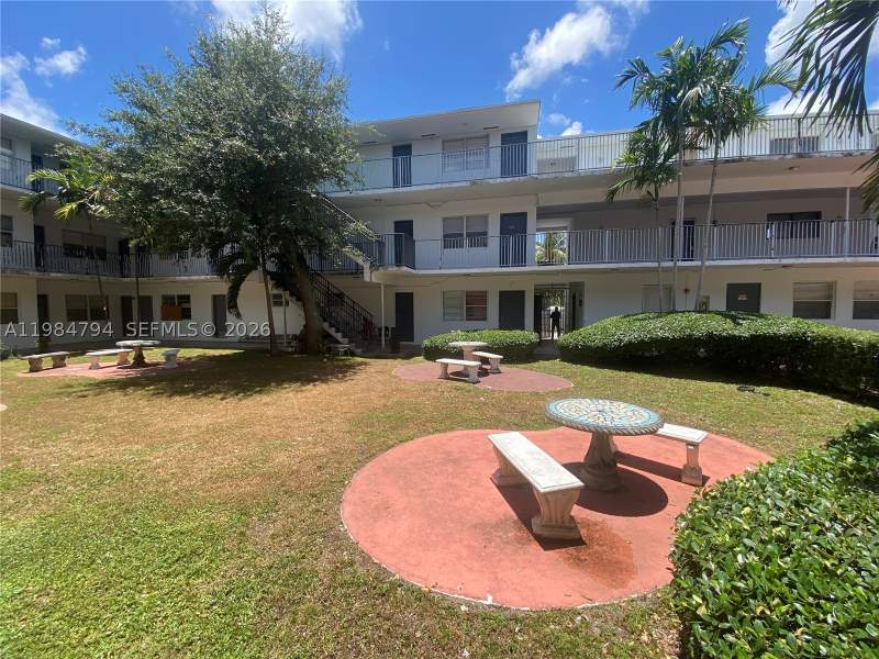 1 bedroom Condominium at 13700 NE 6th Ave 305, The White House Condo, North Miami — photo 3