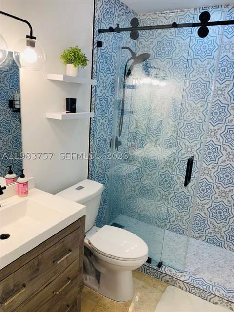 6815 Edgewater Dr 105, Coral Gables FL - photo 10 of 26