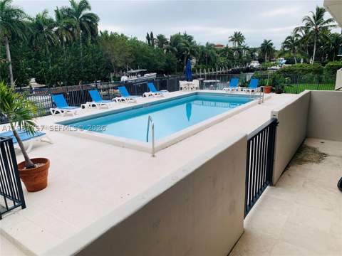 6815 Edgewater Dr 105, Coral Gables FL - photo 11 of 26