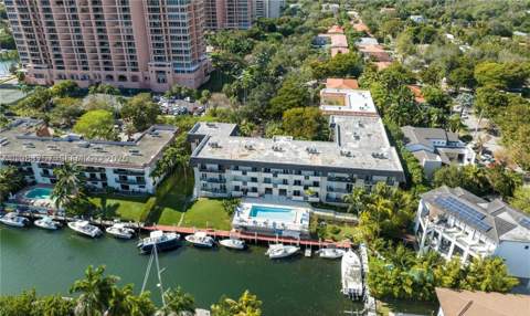 6815 Edgewater Dr 105, Coral Gables FL - photo 13 of 26