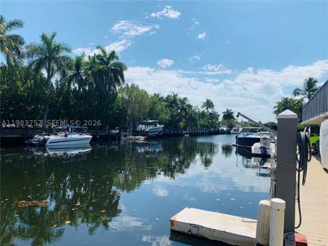 6815 Edgewater Dr 105, Coral Gables FL - photo 17 of 26