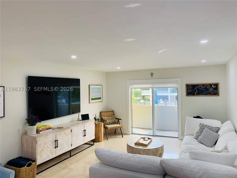 2 bedroom Condominium at 6815 Edgewater Dr 105, Admiral Farragut Condo, Coral Gables — photo 2