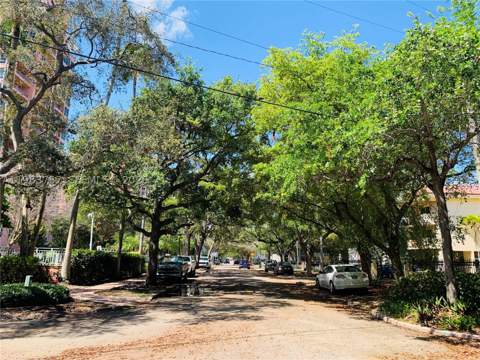 6815 Edgewater Dr 105, Coral Gables FL - photo 21 of 26