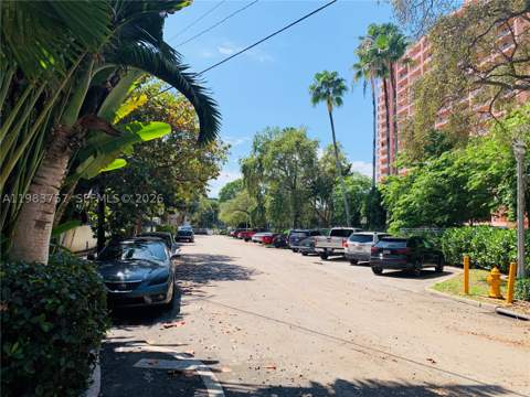 6815 Edgewater Dr 105, Coral Gables FL - photo 24 of 26