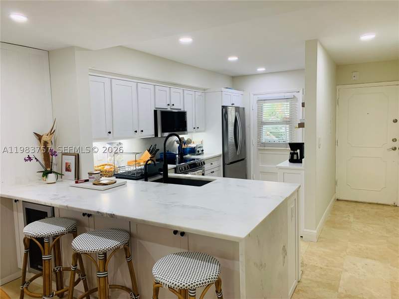 2 bedroom Condominium at 6815 Edgewater Dr 105, Admiral Farragut Condo, Coral Gables — photo 4