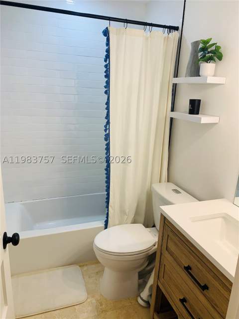 6815 Edgewater Dr 105, Coral Gables FL - photo 7 of 26
