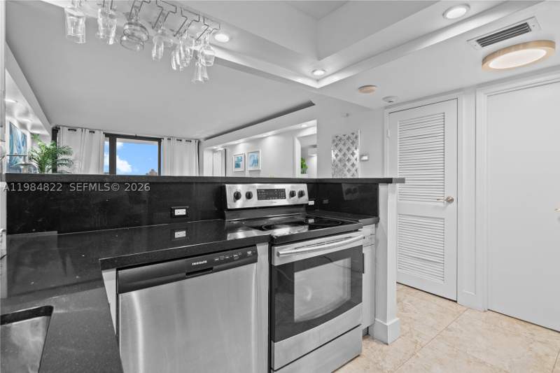 1 bedroom Condominium at 3675 N Country Club Dr 1907, Aventura Eldorado Condo, Aventura — photo 3