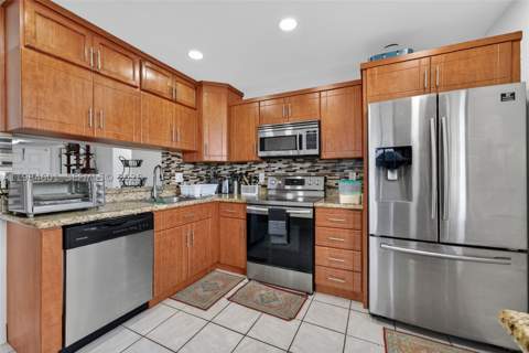 889 Hamilton Dr 889L, Homestead FL - photo 13 of 29