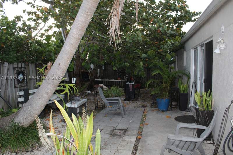 3 bedroom SingleFamilyResidence at 9818 SW 222nd Ter, Lakes By The Bay Sec 5, Cutler Bay — photo 4