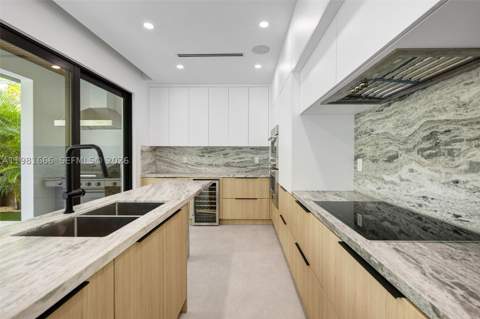 569 NW 44th St, Miami FL - photo 11 of 39