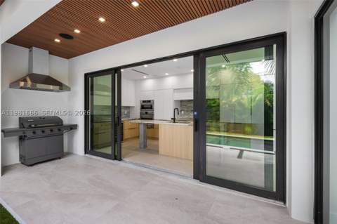 569 NW 44th St, Miami FL - photo 14 of 39