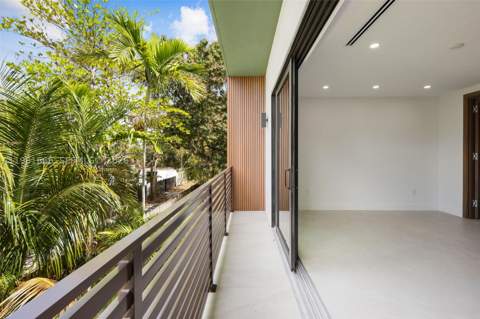 569 NW 44th St, Miami FL - photo 23 of 39
