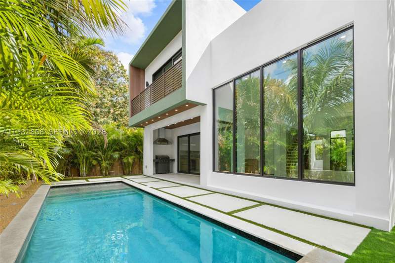 5 bedroom SingleFamilyResidence at 569 NW 44th St, BAY VISTA PARK AMD PL, Miami — photo 4