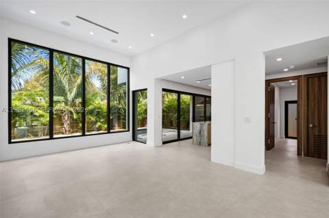 569 NW 44th St, Miami FL - photo 6 of 39