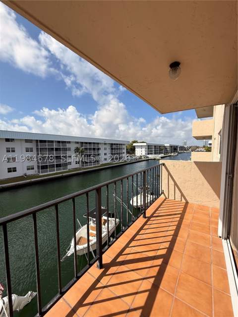 3860 NE 170th St 304, North Miami Beach FL - photo 10 of 31