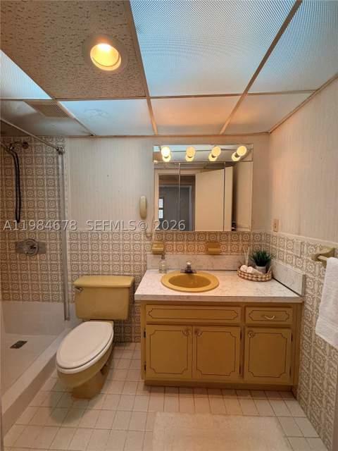 3860 NE 170th St 304, North Miami Beach FL - photo 14 of 31