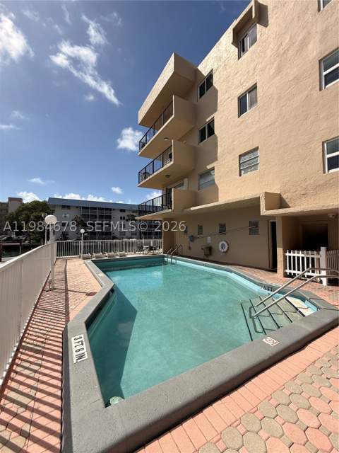 3860 NE 170th St 304, North Miami Beach FL - photo 24 of 31