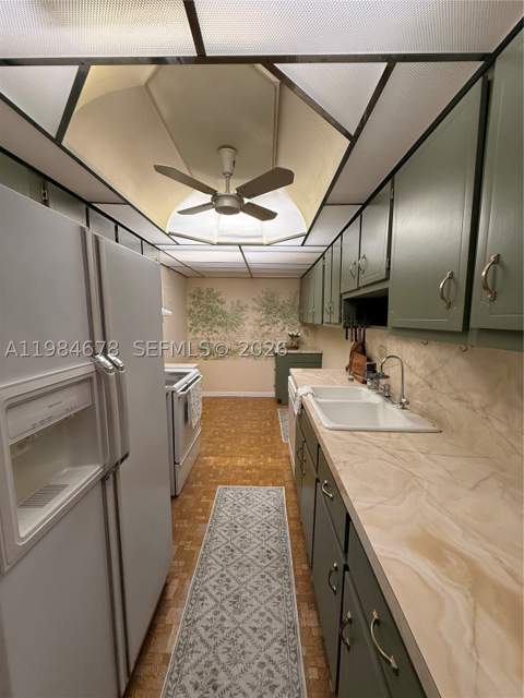 3860 NE 170th St 304, North Miami Beach FL - photo 6 of 31
